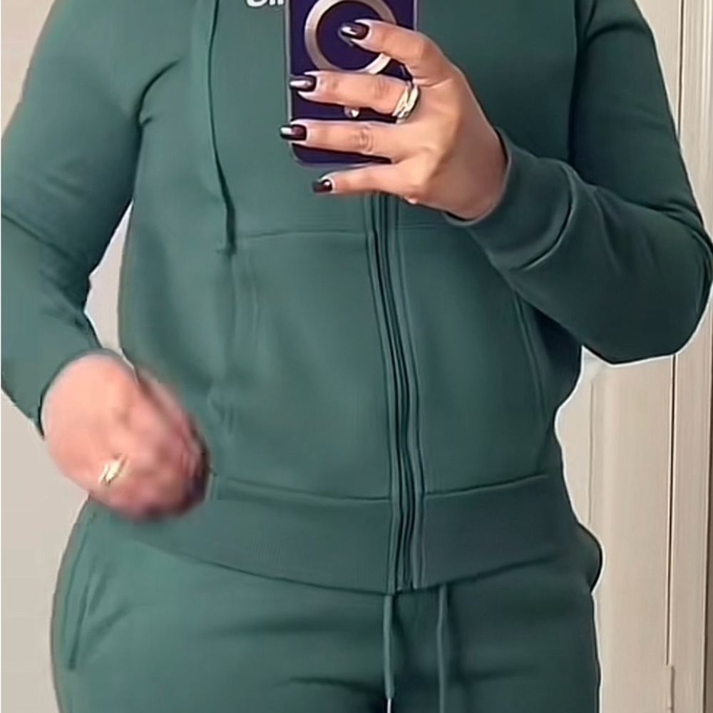 Alo Green Tracksuit Set - Picture 7 of 9